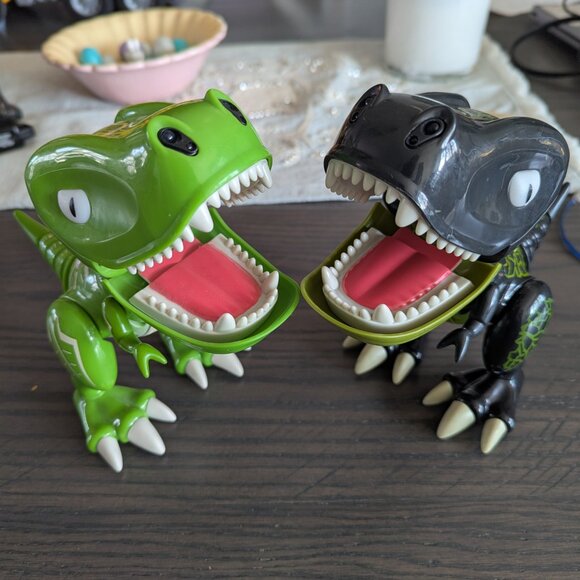 2 Zoomer Chomplingz Interactive Chomping  Dinosaur Mantis SEE VIDEO see notes - Picture 9 of 9